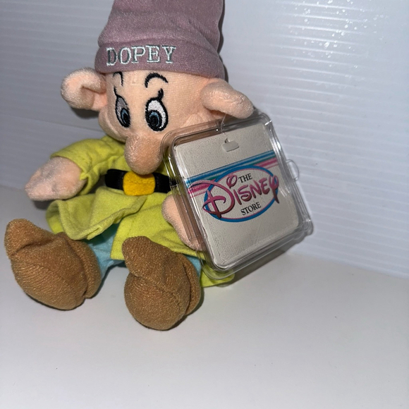 Disney Store Exclusive Snow White & The Seven Dwarfs Dopy Beanie plush toy NWT - Picture 6 of 9